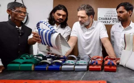 Rahul Gandhi meets Dharavi leather hub workers in Mumbai