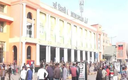 Crowd management: Station directors to control ticket sale as per station capacity, available trains