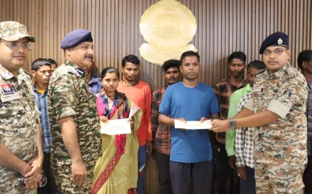 Chhattisgarh: Dreaded Maoist commander surrenders with 16 cadres, appeals Naxals in Bastar to shun violence