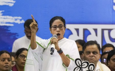 BJP slams Didi for Santiniketan ‘Holi ban’, TMC denies any such prohibition