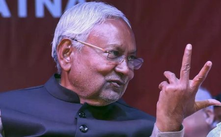 Nitish Kumar loses cool again, this time over mobile phones