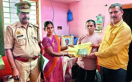 'UP officials' reach stampede victims' West Bengal homes with Rs 5 lakh