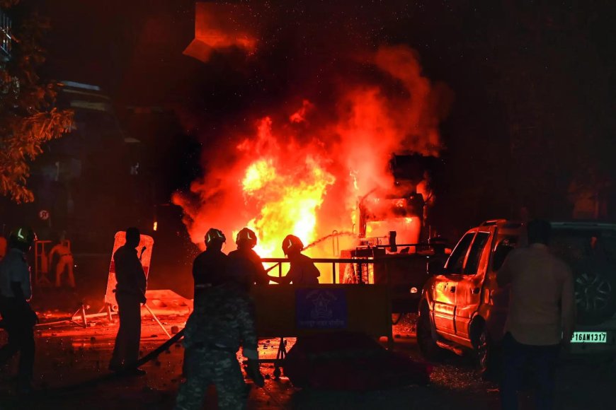 Aurangzeb tomb tension: Arson, stone-pelting in Nagpur, 50 arrested