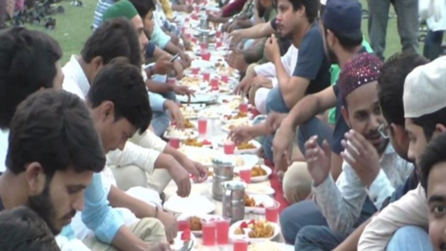 Iftar warmth between Mehbooba Mufti's daughter and Omar Abdullah's sons leaves their supporters in the cold