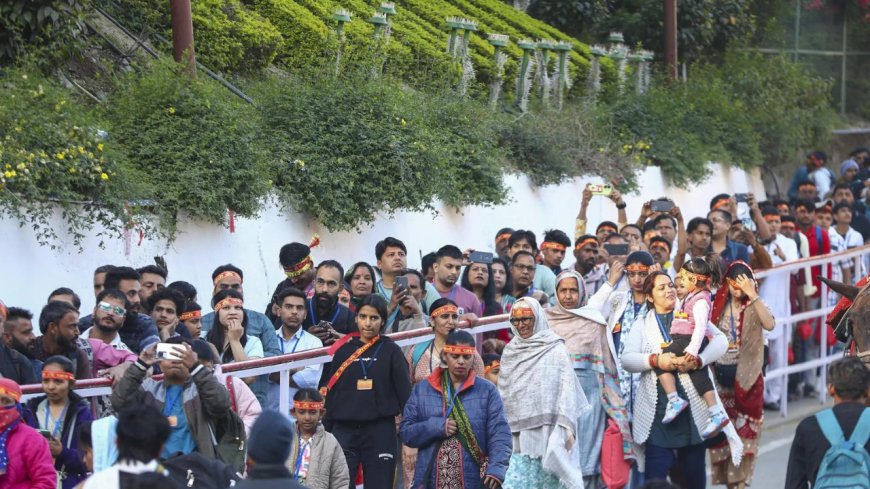 Chaitra Navaratra commences at Shri Vaishno Devi Shrine, thousands throng to seek blessings