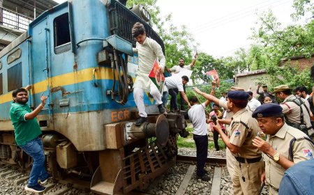 Youth Congress halts train in Patna over ED chargesheet against Gandhis; BJP, Congress trade barbs