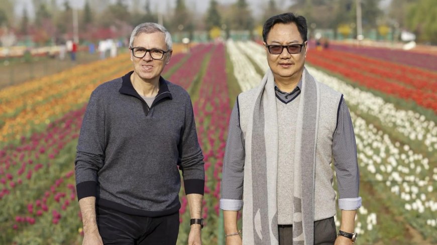 Rijiju’s selfie with Abdullahs fuels Omar-Mehbooba fight