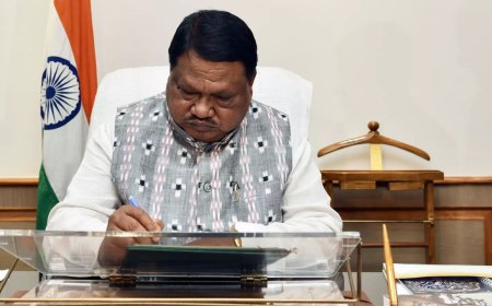 Mantri goes missing at railway station, found on another train