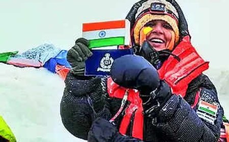 CISF sub-inspector scales Everest, first by an officer of the force