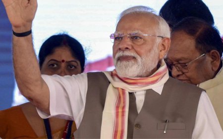 Focus on connection with citizens: PM Modi to babus