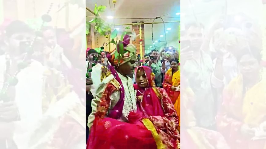 Ailing bride in arms, man takes 'saat phere' in hospital