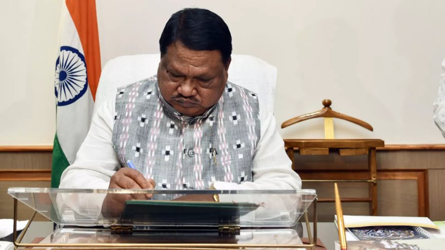 Mantri goes missing at railway station, found on another train