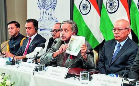 Colombia rescinds Pak backing after Shashi Tharoor's intervention