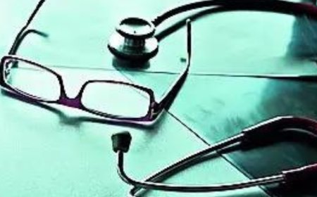 Andhra Pradesh: Sweeper performs delivery on woman; baby dies