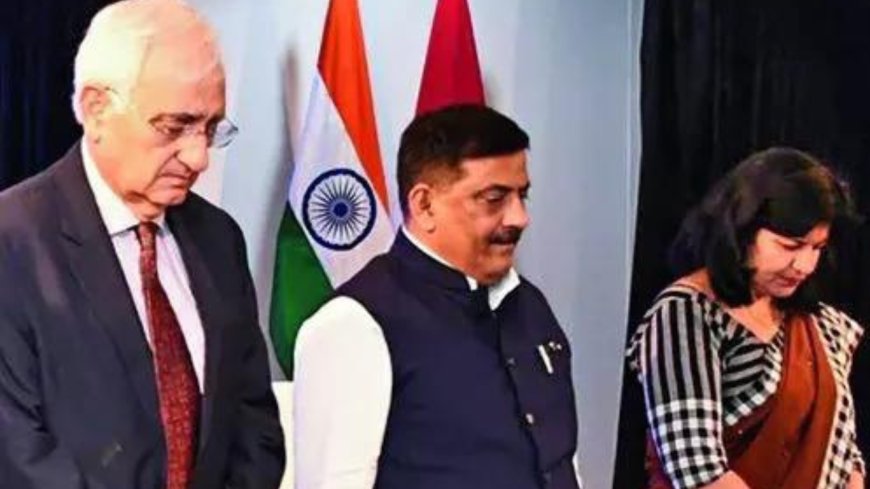 Congress continues its attack but Salman Khurshid, Shashi Tharoor unfazed