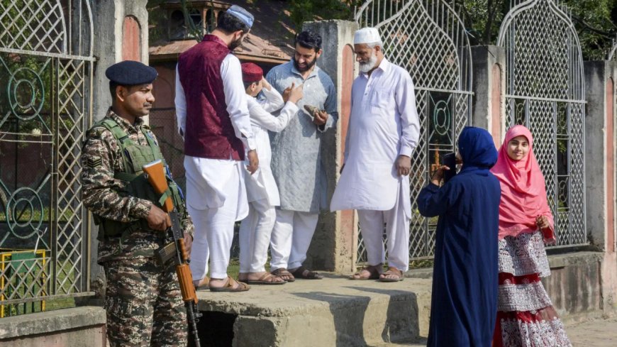 Srinagar’s Jamia Masjid locked on Eid, Mirwaiz detained
