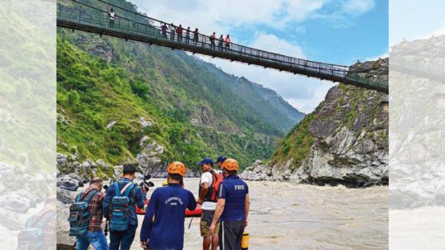 Orphaned in bus crash that killed pilgrims, 10-year-old asks God, 'what was our fault?'