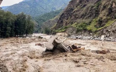Cloudbursts hit Mandi, 5 dead and 15 missing