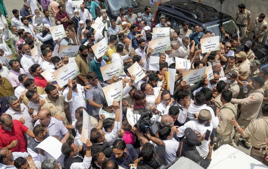 Congress' statehood march confined to its Srinagar office; party vows to take fight to Delhi