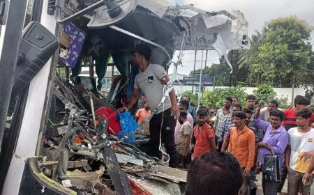11 killed, 36 injured in bus crash in Bengal