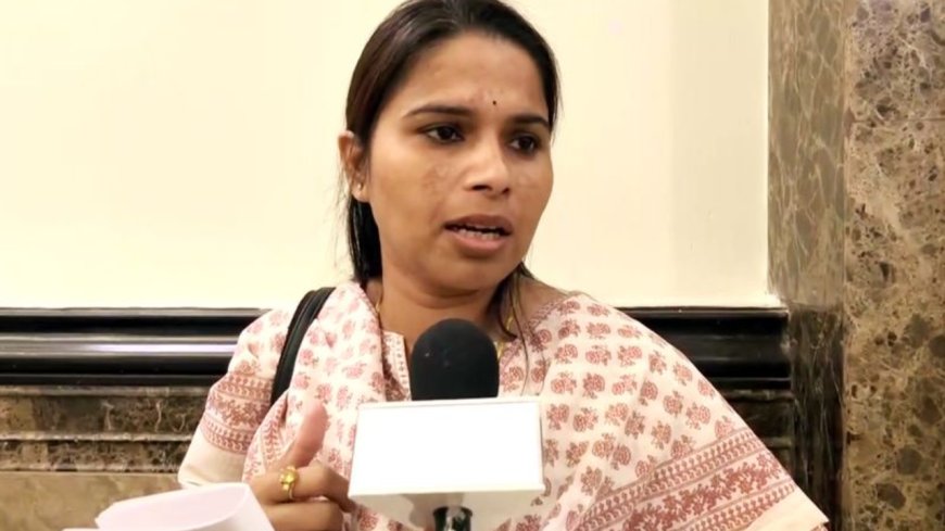 Samajwadi Party rebel MLA Pooja Pal praises Yogi Adityanath, gets expelled