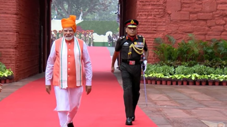 79th Independence Day: PM Modi continues 'safa' tradition; opts for saffron turban