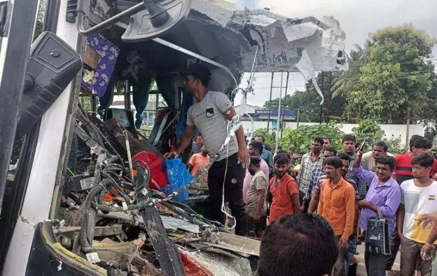 11 killed, 36 injured in bus crash in Bengal