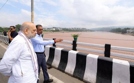 Shah tours flood-hit Jammu, assures assistance from Centre