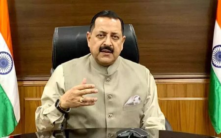 Jitendra Singh visits flood-hit areas along border in J&K