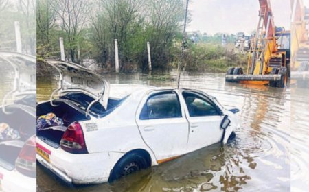 7 of family die as car falls into pit in Jaipur