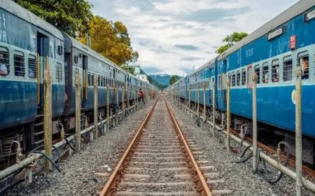 Aadhaar must for 1st 15 minutes of railway booking