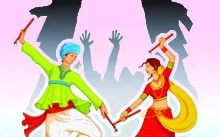 VHP issues 'Hindus only' diktat for garba; Bawankule backs organisers' rights, Wadettiwar slams move