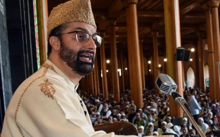 Mirwaiz allowed to visit Sopore for condolences to Prof Bhat's family