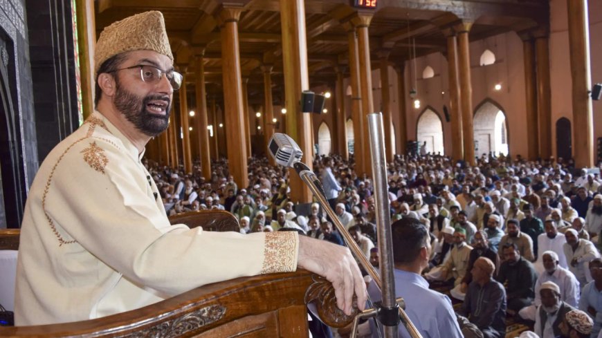 Hurriyat charirman Mirwaiz under house arrest, barred from Friday sermon
