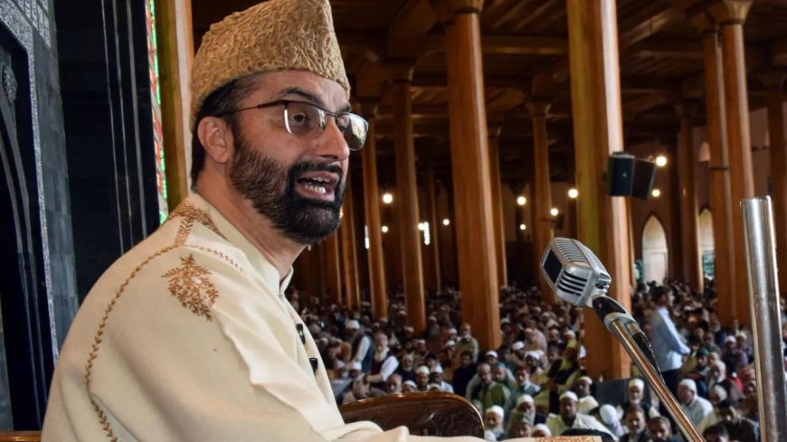 Mirwaiz allowed to visit Sopore for condolences to Prof Bhat's family