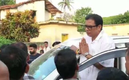 Bihar polls: ‘Rebel’ JDU legislator switches to RJD; welcomed by Tejashwi