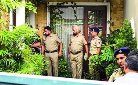 Arrest all named in suicide note: Wife of deceased cop