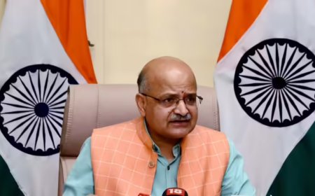 Niti CEO cites 'Deewar' scene to back tax reforms