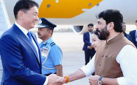 Mongolian President arrives in Delhi, accorded guard of honour
