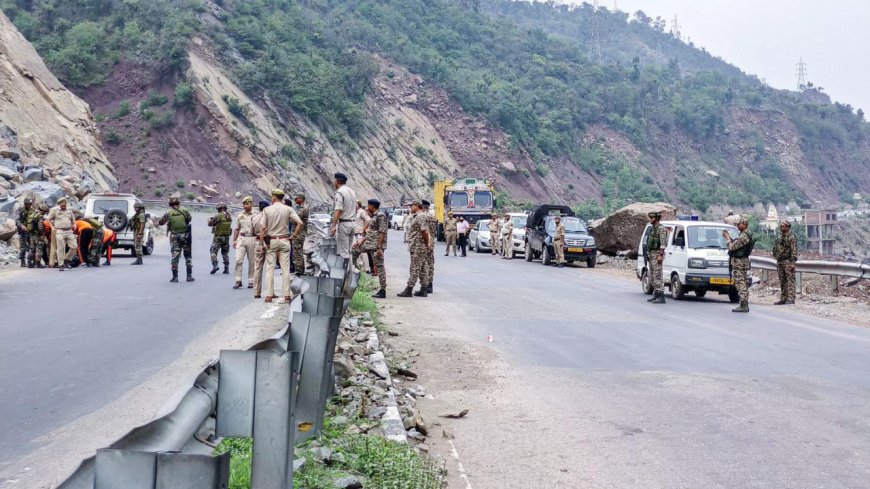 Army team caught in J&K snowstorm: 2 troops missing; search ops on