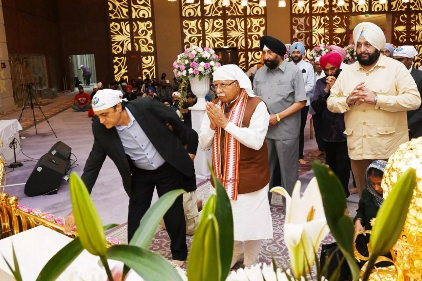 Union minister Manohar Lal offers prayers at Gurudwara Guru Nanak Darbar in Dubai