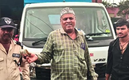 Cash in trash: Gujarat fruit seller sifts through garbage to recover Rs 60,000