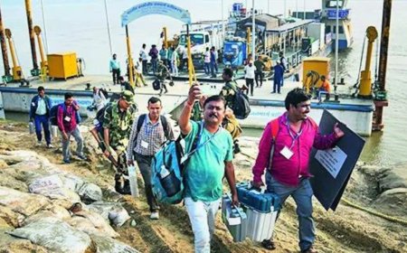 EC hits back at Rahul, asks why didn't you file appeal