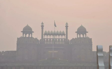 Delhi: Car blast near Red Fort Metro Station, several vehicles catch fire