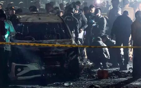 Rush-hour blast kills 9 near Red Fort