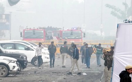 Red Fort blast: Police searches Delhi hotels night long; detains 4 suspects — Top development