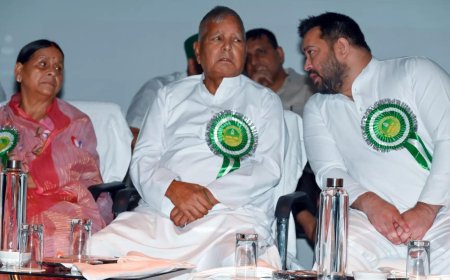 Bihar: Tejashwi Yadav offers to step aside, Lalu says he should lead RJD