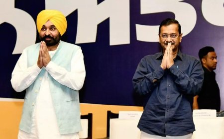 Punjab CM Mann, Kejriwal attend 'Kirtan Darbar' in Srinagar Gurdwara