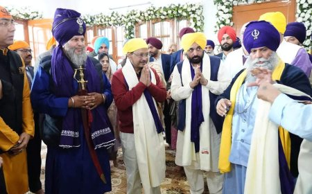 Mann, Kejriwal join congregation to pray for Punjab's progress