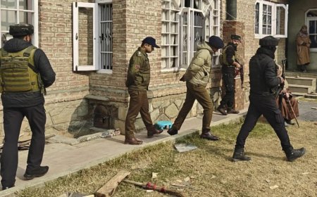 J&amp;K Police raid JeI-linked locations across Kashmir Valley